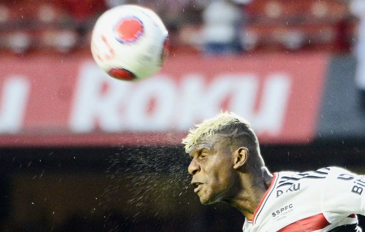 Arboleda se reapresenta e treina no São Paulo após ser multado - Globo.com