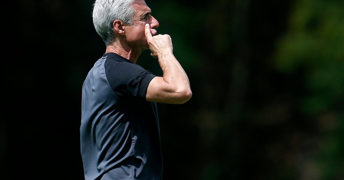 Botafogo corre para inscrever Luís Castro e ter técnico à beira do campo contra o Corinthians - FogãoNET