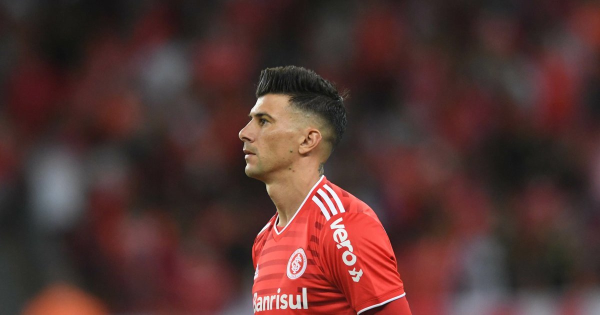 Botafogo faz sondagem por zagueiro Victor Cuesta, do Internacional, diz jornal gaúcho - FogãoNET