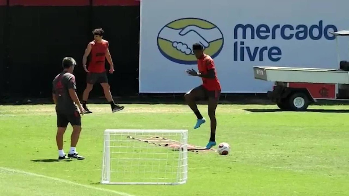 Bruno Henrique inicia transição física em treino do Flamengo após lesão no ombro - Globo.com