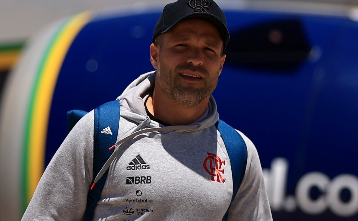 Clube prepara oferta de R$ 10,2 milhões, e Diego Ribas pode deixar o Flamengo - Somos Fanáticos Brasil