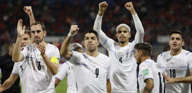 Com golaço de Suárez, Uruguai vence e elimina chances do Chile de ir à Copa - UOL Esporte