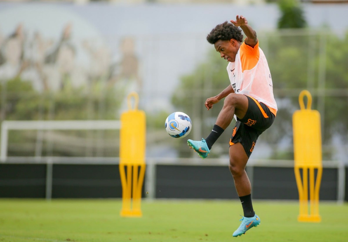 Corinthians treina para estreia na Libertadores ainda sem Fagner; Bruno Melo volta - Globo.com