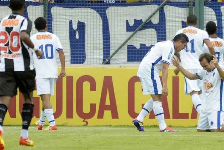 Cruzeiro parabeniza Atlético por aniversário com provocação do 6 a 1 - Rádio Itatiaia