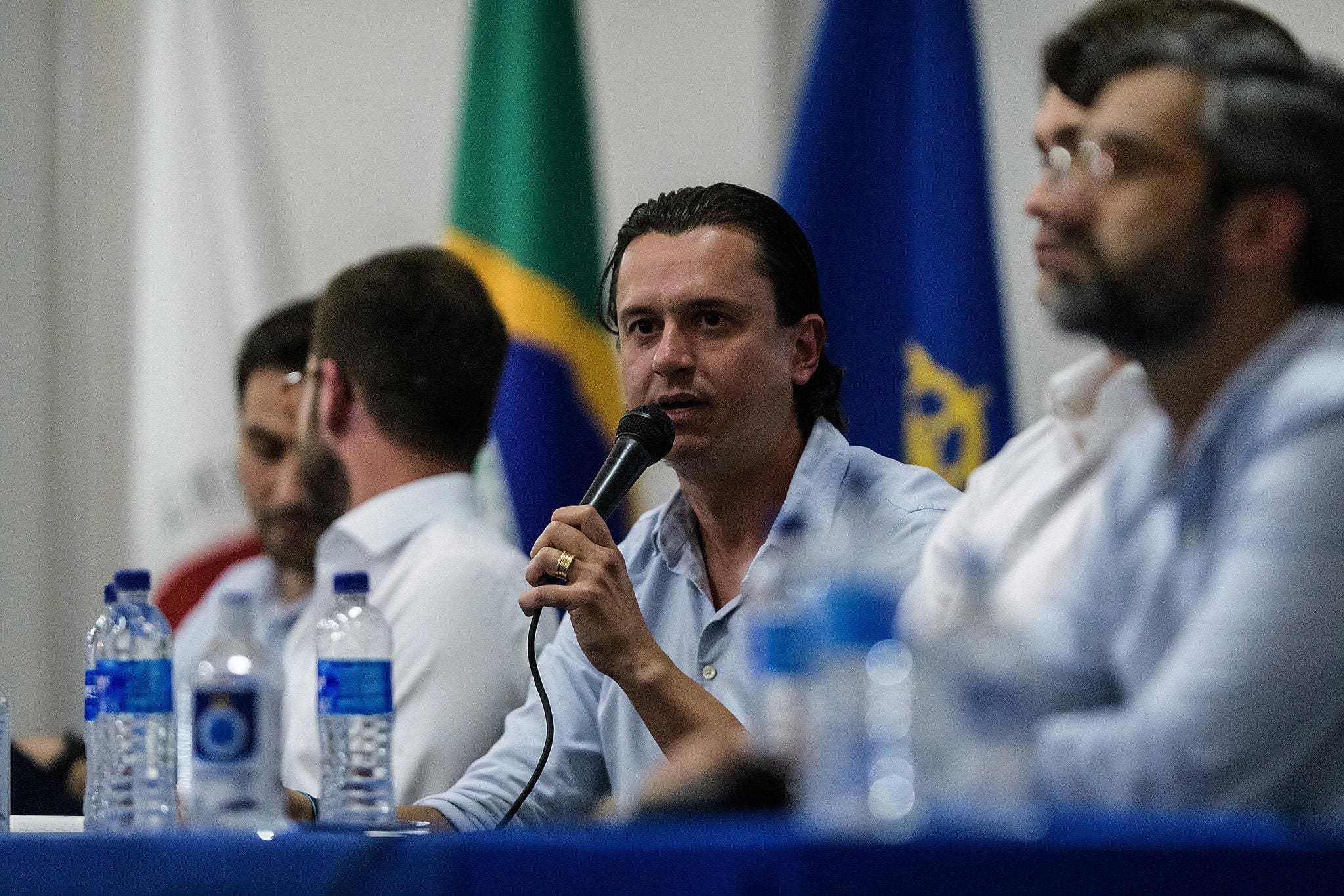 Em reunião sobre SAF do Cruzeiro, Alvimar Perrella acusa Sérgio de traição - O Tempo