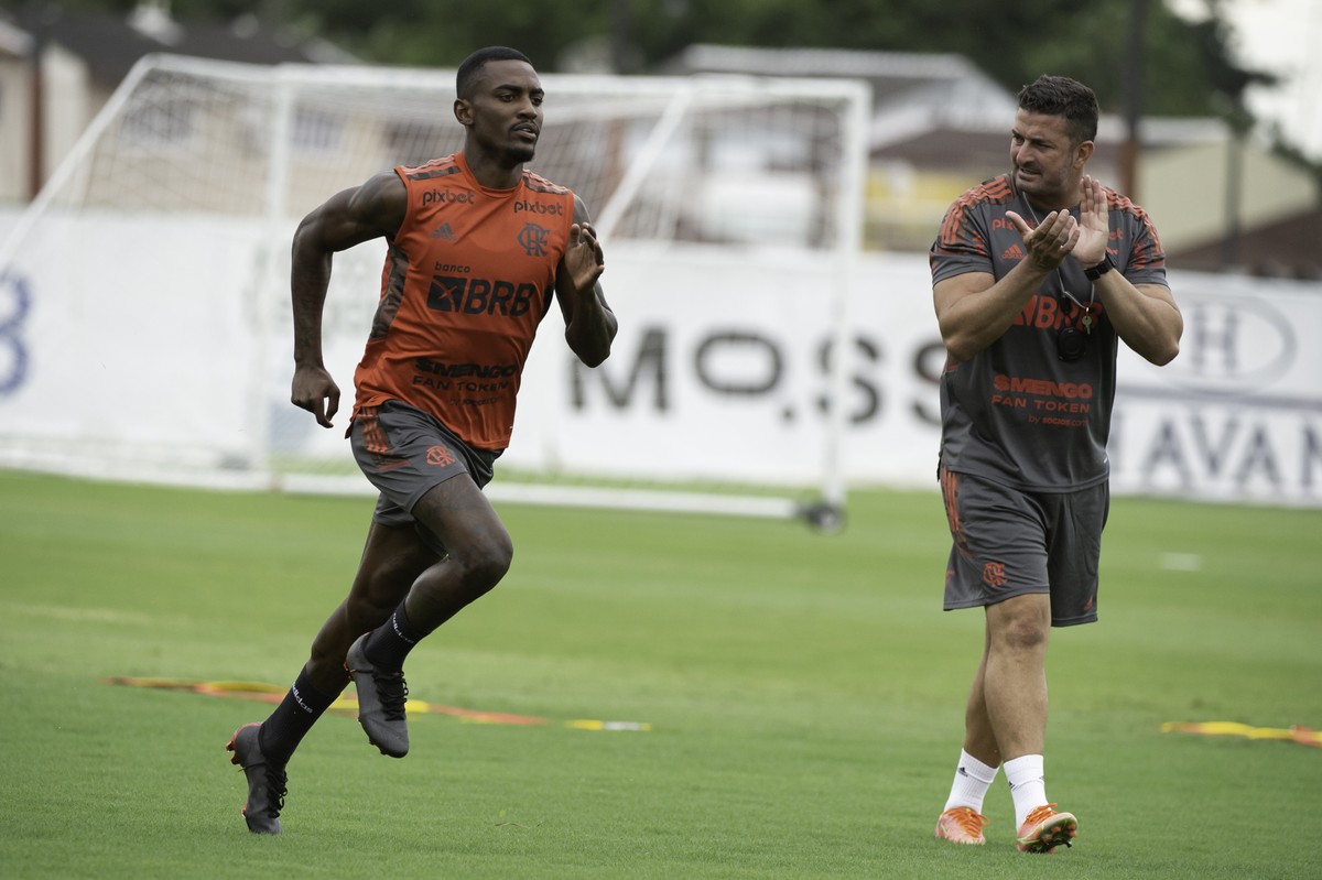 Flamengo encaminha empréstimo do lateral Ramon ao Bragantino - Globo.com