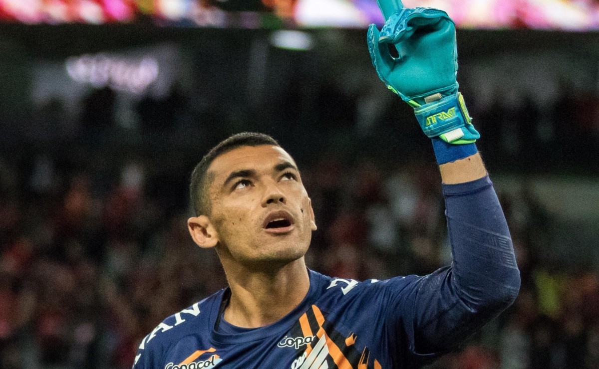 “Foi assim com Nikão”: Petraglia revela condição para liberar goleiro Santos ao Flamengo - Bolavip Brasil