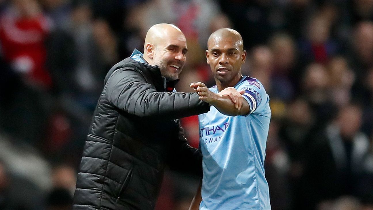 Guardiola é pego de surpresa com anúncio de Fernandinho saindo do City e faz promessa ao brasileiro antes de partida - ESPN.com.br