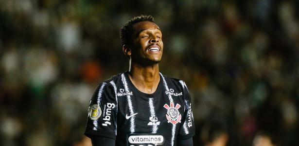 Jô reclama de árbitro na derrota para SPFC e nega influência do extracampo - UOL