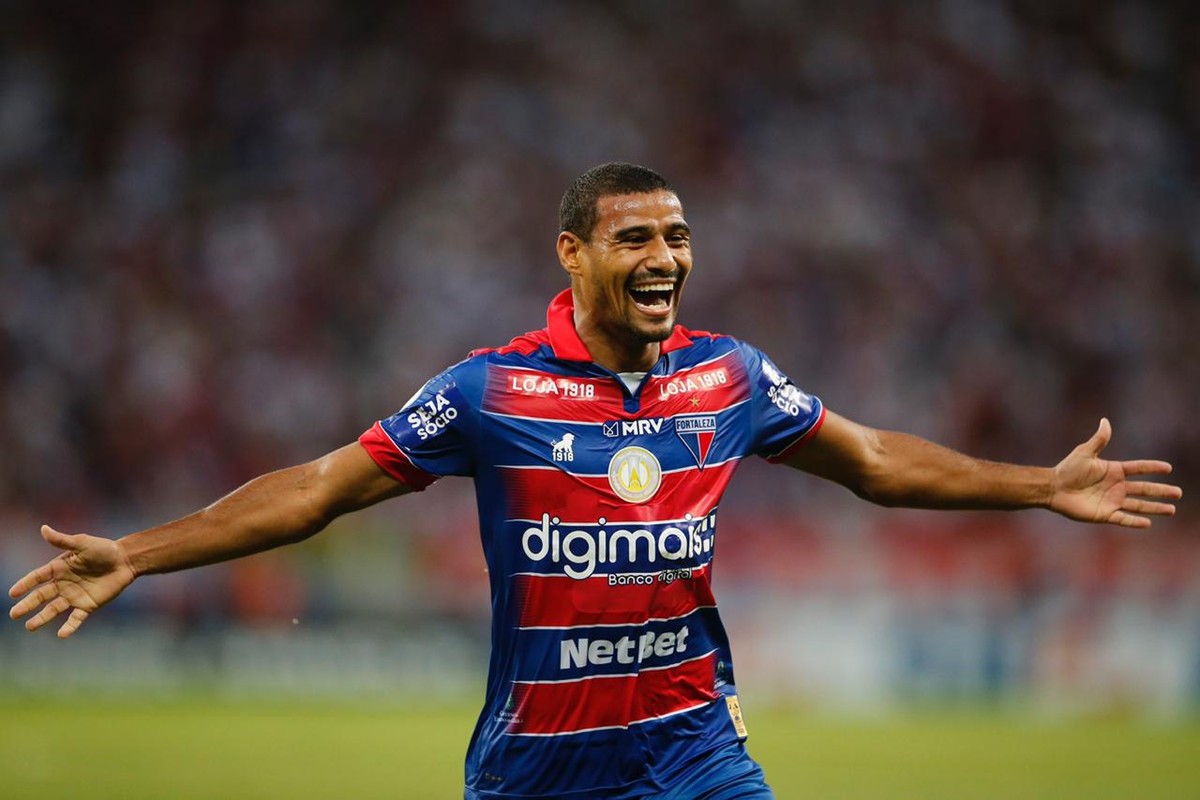 Lateral defensivo, polivalente e bom no jogo aéreo: como Gabriel Dias pode ajudar o Vasco na Série B - Globo.com