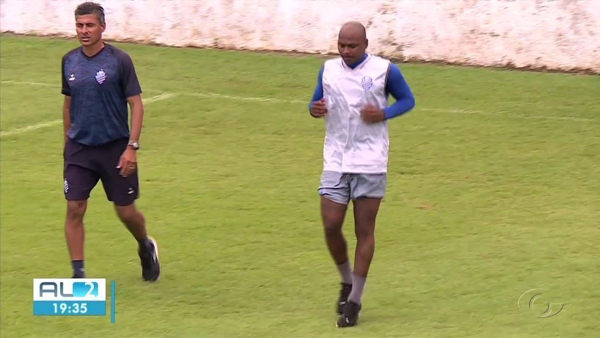 Medalhões contratados: diretoria do CSA apresenta atacante Sassá e zagueiro Anderson Martins - Globo.com