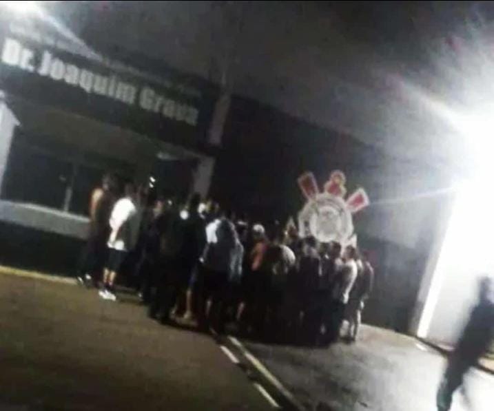 Membros da Gaviões da Fiel vão ao CT do Corinthians após eliminação no Paulista - Gazeta Esportiva