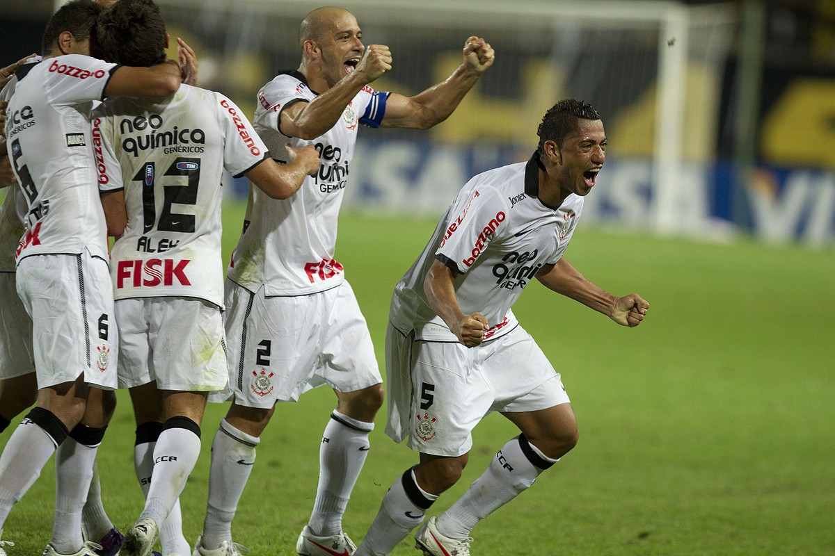 Rivais brasileiros, Dérbi, tragédia e goleada: relembre estreias do Corinthians na Libertadores - Globo.com