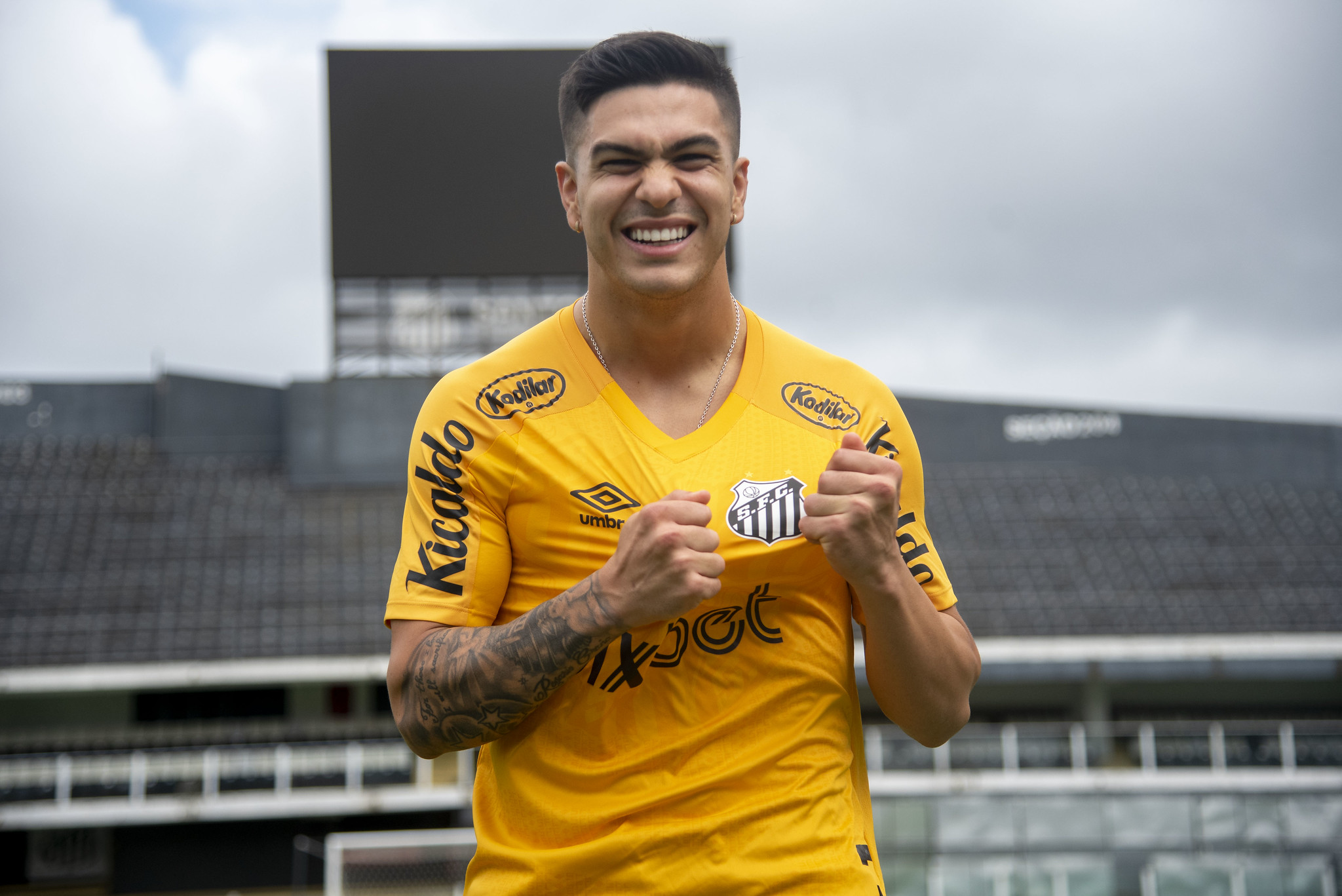 Rodrigo Fernández chega para ser titular no Santos? - Gazeta Esportiva