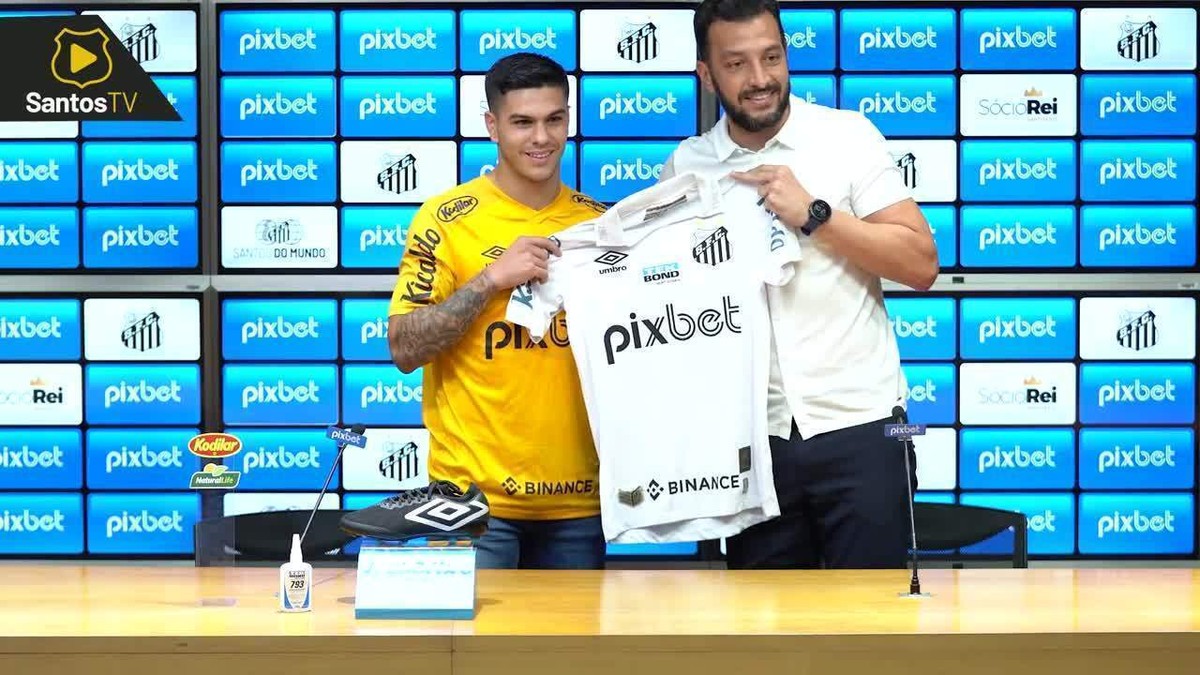 Rodrigo Fernández é apresentado como reforço do Santos e explica características: 