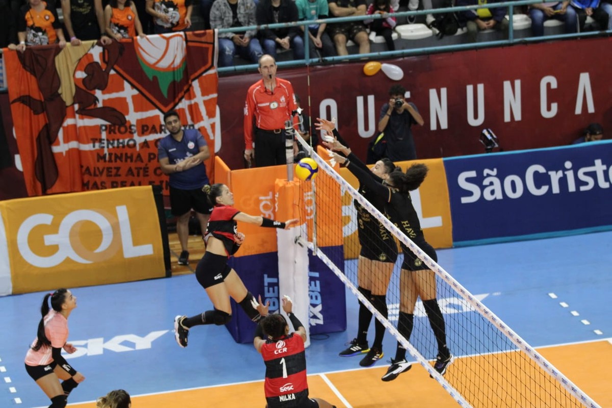 Sesc-Flamengo bate Osasco fora e avança para as semis da Superliga em dia de Giovana e Peña - Globo.com