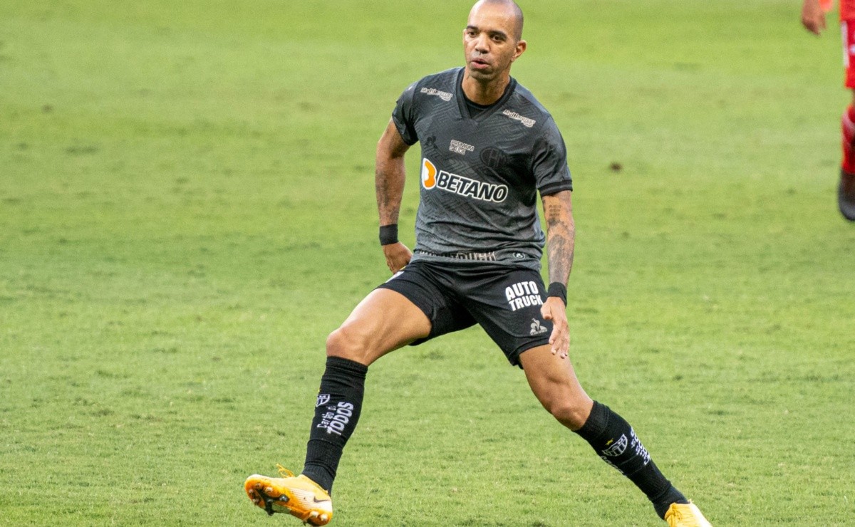 Vale a pena? Diego Tardelli se oferece para jogar em gigante brasileiro - Somos Fanáticos Brasil