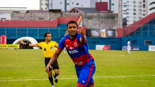 Vasco encaminha a contratação de Zé Vitor, centroavante do Marcílio Dias e artilheiro do Catarinense - LANCE!