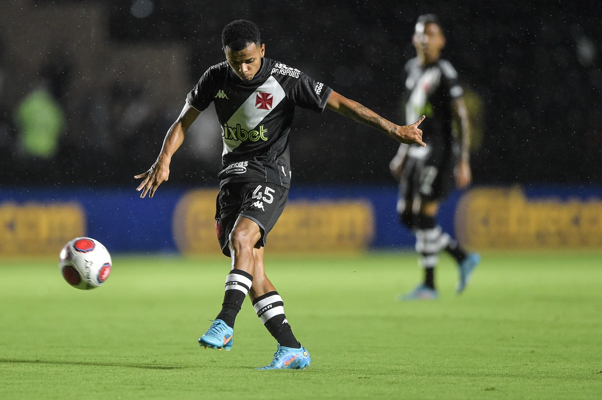 Vasco renova contrato de Riquelme até julho de 2026 - Globo.com