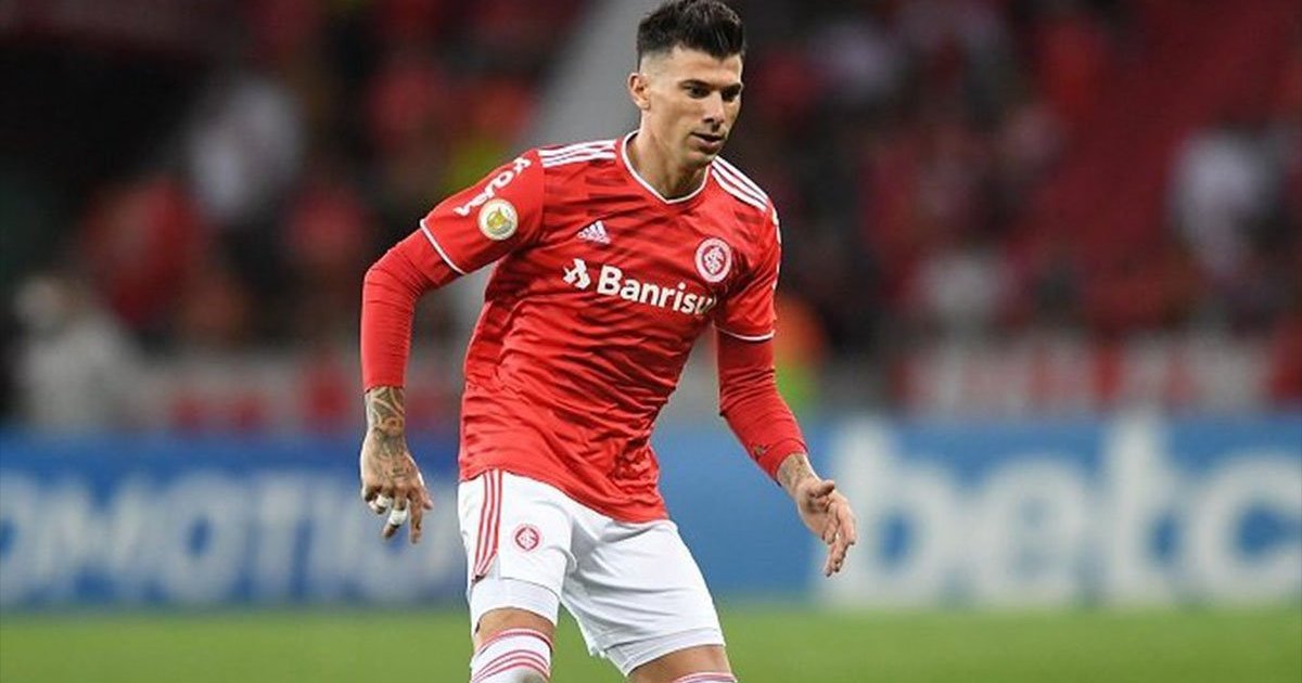 Victor Cuesta desembarca no Rio para assinar com Botafogo e vai assistir a jogo contra o Corinthians - FogãoNET