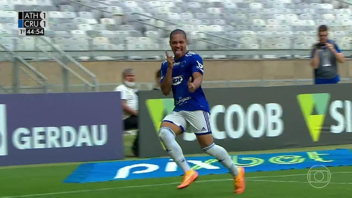 Vitor Roque encaminha saída do Cruzeiro e embarca para assinar com Athletico-PR - Globo.com