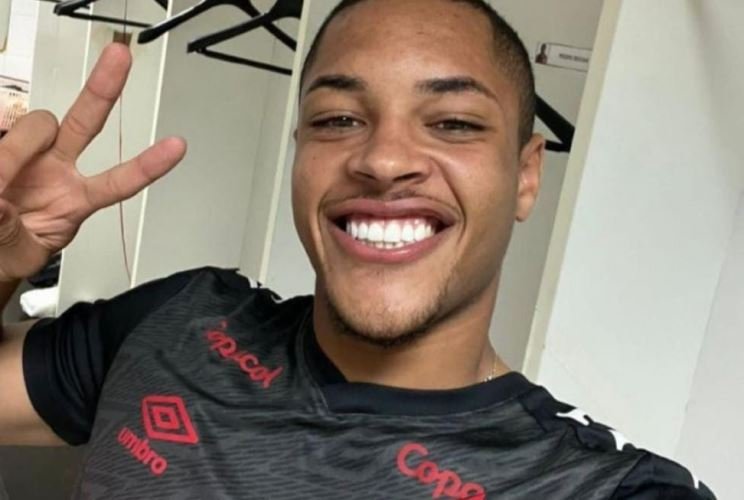 Vitor Roque rescinde contrato com o Cruzeiro para assinar com o Athletico-PR - Rádio Itatiaia